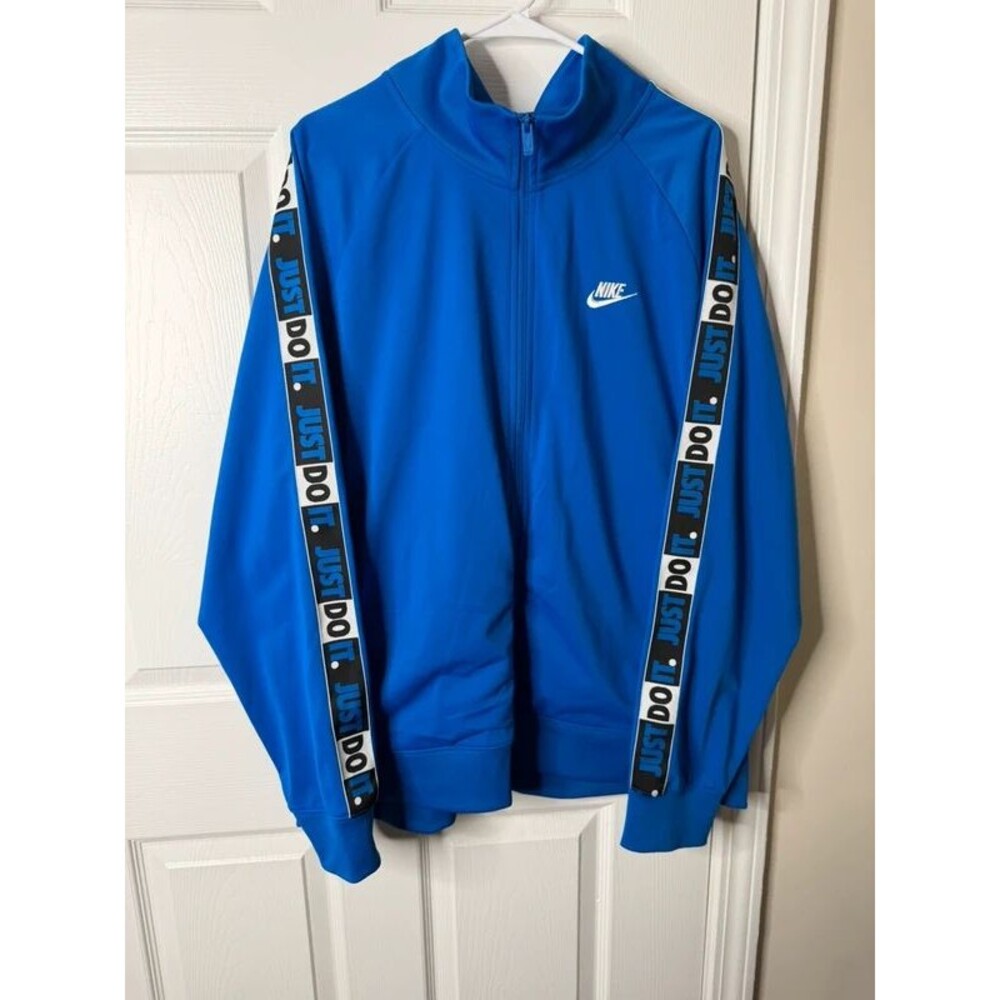 Nike Men’s track style jacket. Size XXL